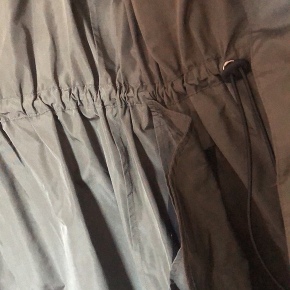 St. John windbreaker - Picture 10 of 11